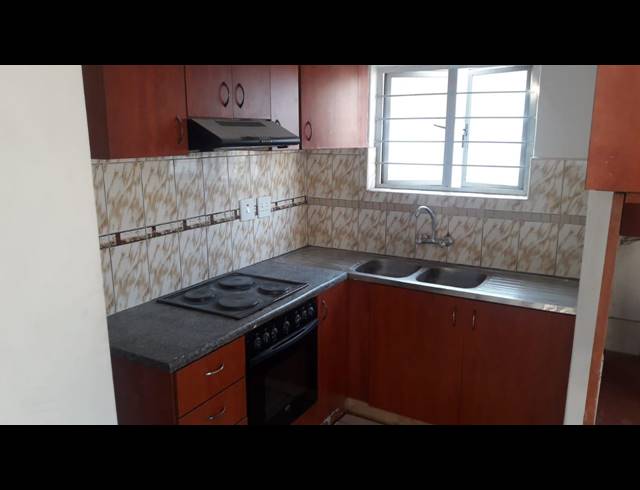 3 BEDROOM DUPLEX RENTED IN CHATSWORTH CENTRAL